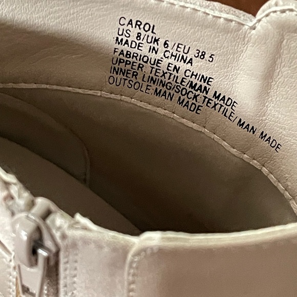 Carol Block Heeled Bootie, eggshell color, size 8 - Picture 4 of 7